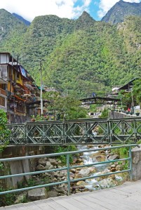 aquas calientes - great setting